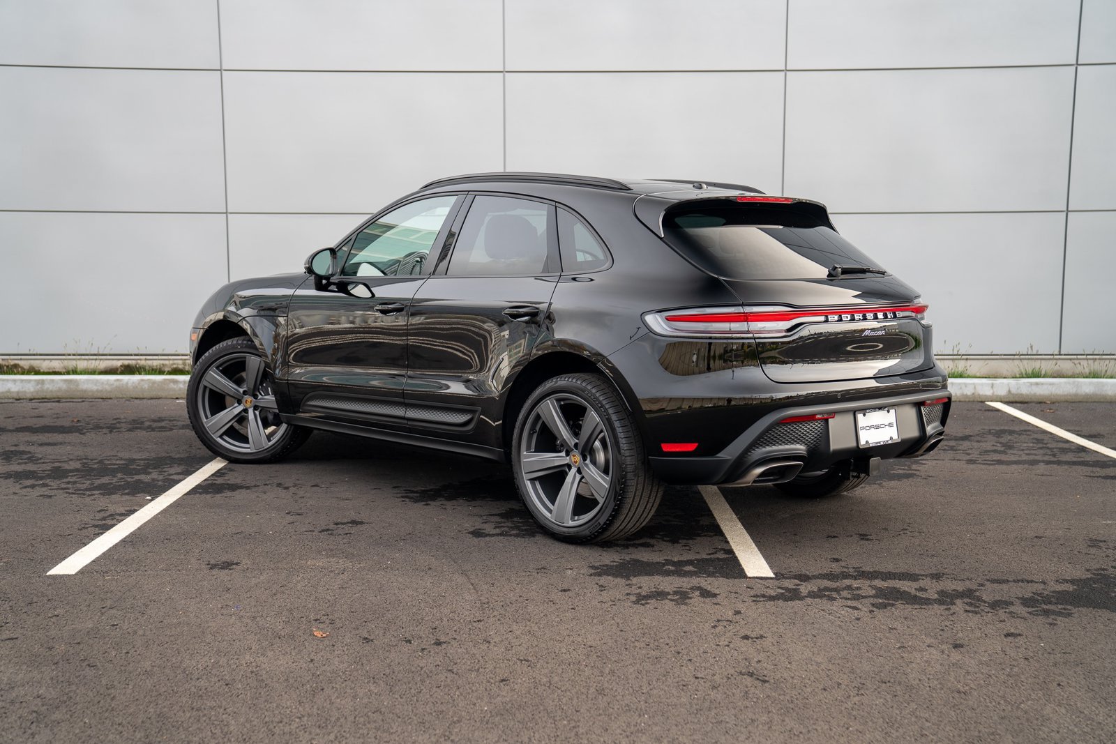 Certified 2026 Porsche Macan AWD/4WD image 3