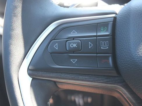 Used 2024 Jeep Grand Cherokee Limited w/ Black Appearance Package AWD/4WD image 16