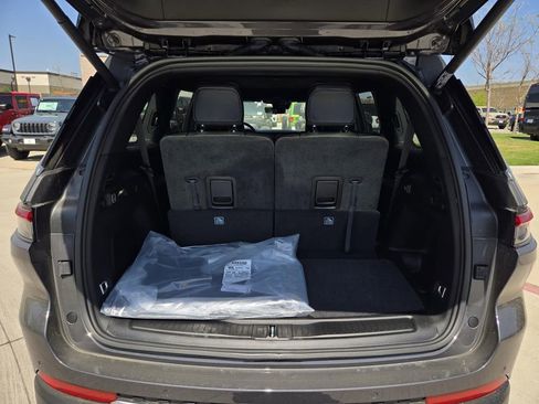 New 2026 Jeep Grand Cherokee L Limited w/ Luxury Tech Group II RWD image 10