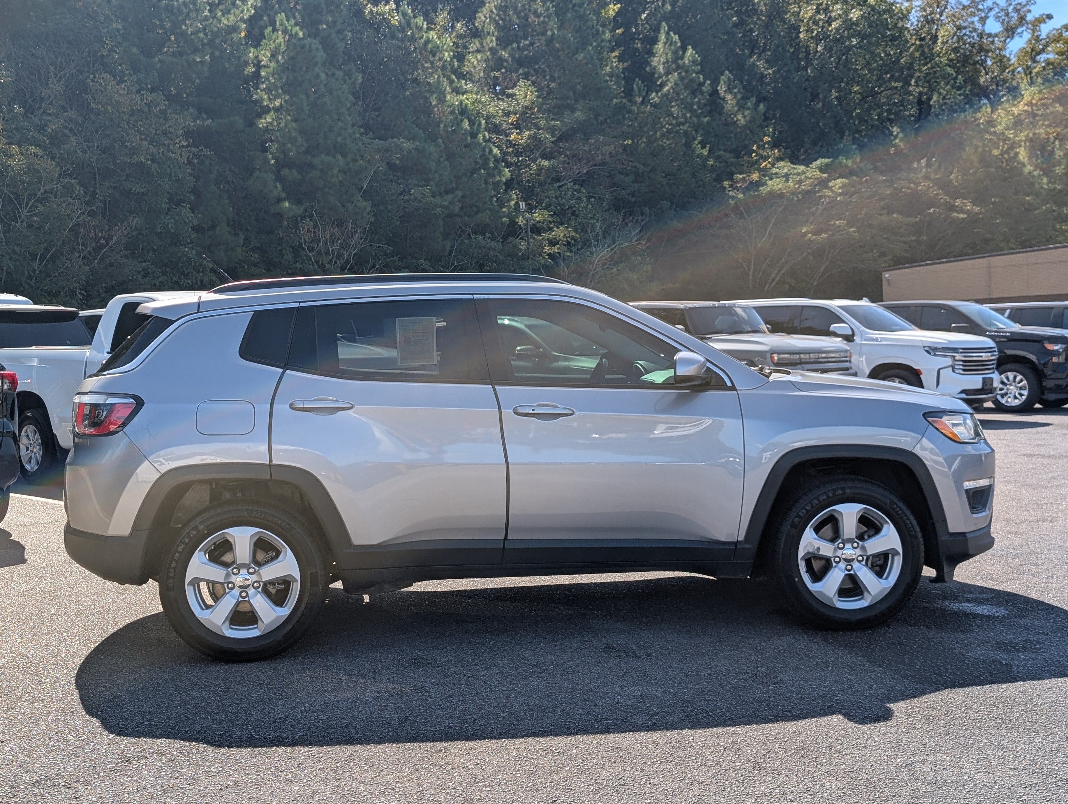 Used 2018 Jeep Compass Latitude FWD image 10