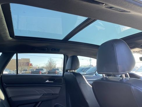 Used 2023 Volkswagen Atlas Cross Sport SEL R-Line image 10