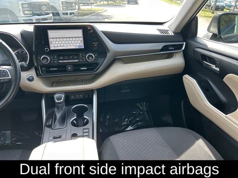 Used 2023 Toyota Highlander L image 11