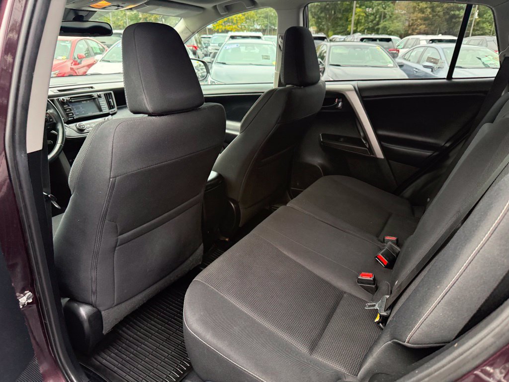 Used 2018 Toyota RAV4 XLE AWD/4WD image 17