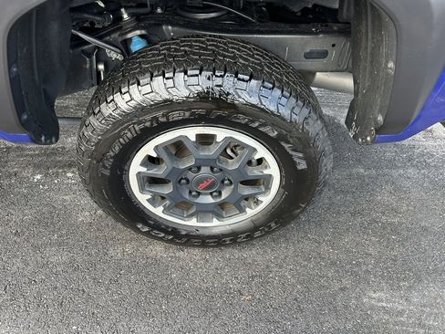 Used 2024 Toyota Tacoma TRD Off-Road image 23
