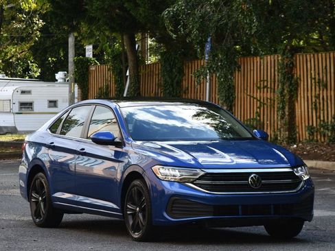 Used 2022 Volkswagen Jetta SE w/ Panoramic Sunroof Package image 17