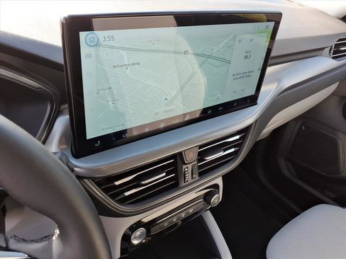 Used 2025 Ford Escape SE image 13