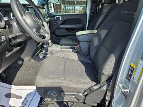Used 2023 Jeep Gladiator Overland image 16