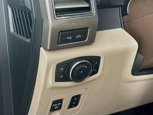 Used 2019 Ford F150 Limited w/ Trailer Tow Package image 12