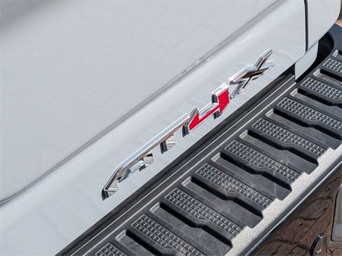 Used 2024 GMC Sierra 2500 AT4X image 16