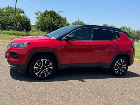 Used 2023 Jeep Compass Limited AWD/4WD image 3