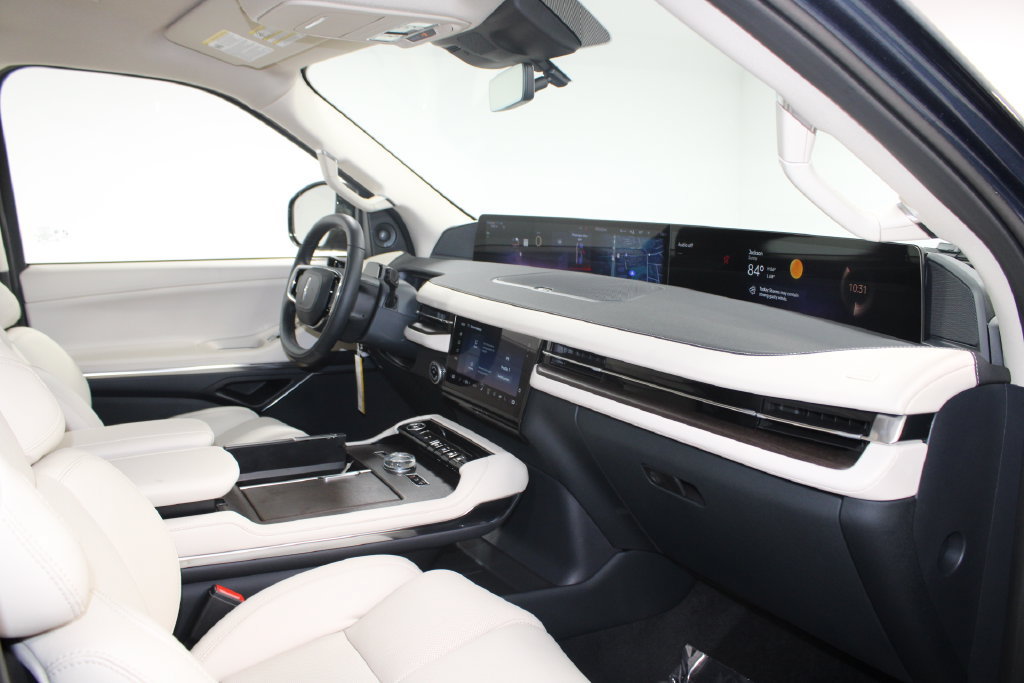 New 2027 Lincoln Navigator Premiere RWD image 31