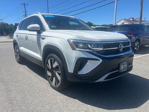 Certified 2023 Volkswagen Taos SEL AWD/4WD image 3