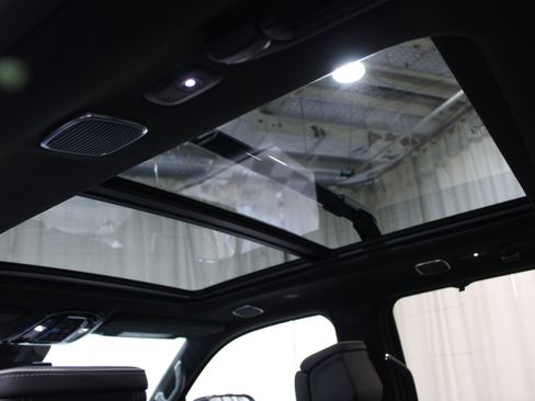 Used 2024 Jeep Grand Wagoneer Series II Obsidian w/ Quick Order Packagew 28T AWD/4WD image 18
