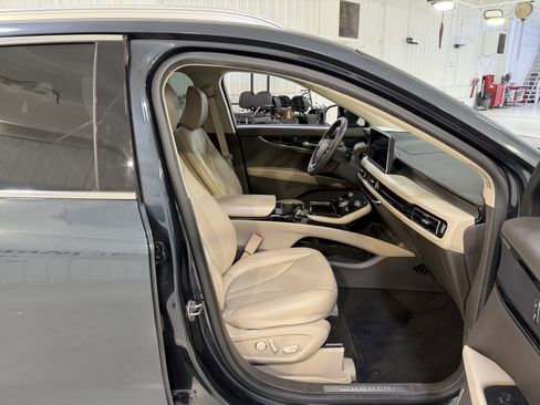 Used 2022 Lincoln Nautilus FWD w/ Premium Package image 13