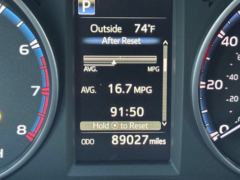 Used 2018 Toyota RAV4 LE FWD image 10