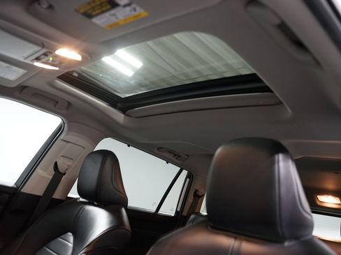 Used 2022 Toyota Highlander XLE FWD image 34