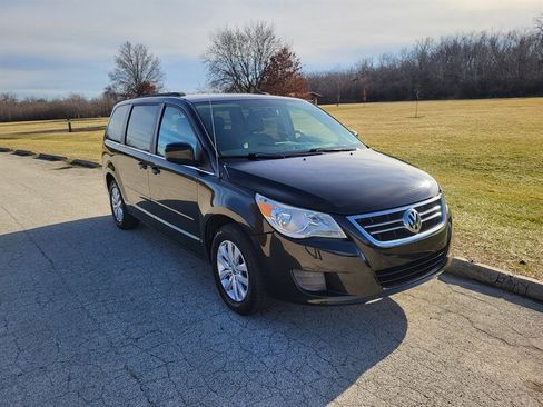 Used 2012 Volkswagen Routan SE image 5
