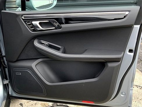 New 2025 Porsche Macan image 29