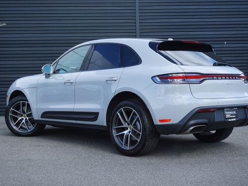 Certified 2024 Porsche Macan AWD/4WD image 3