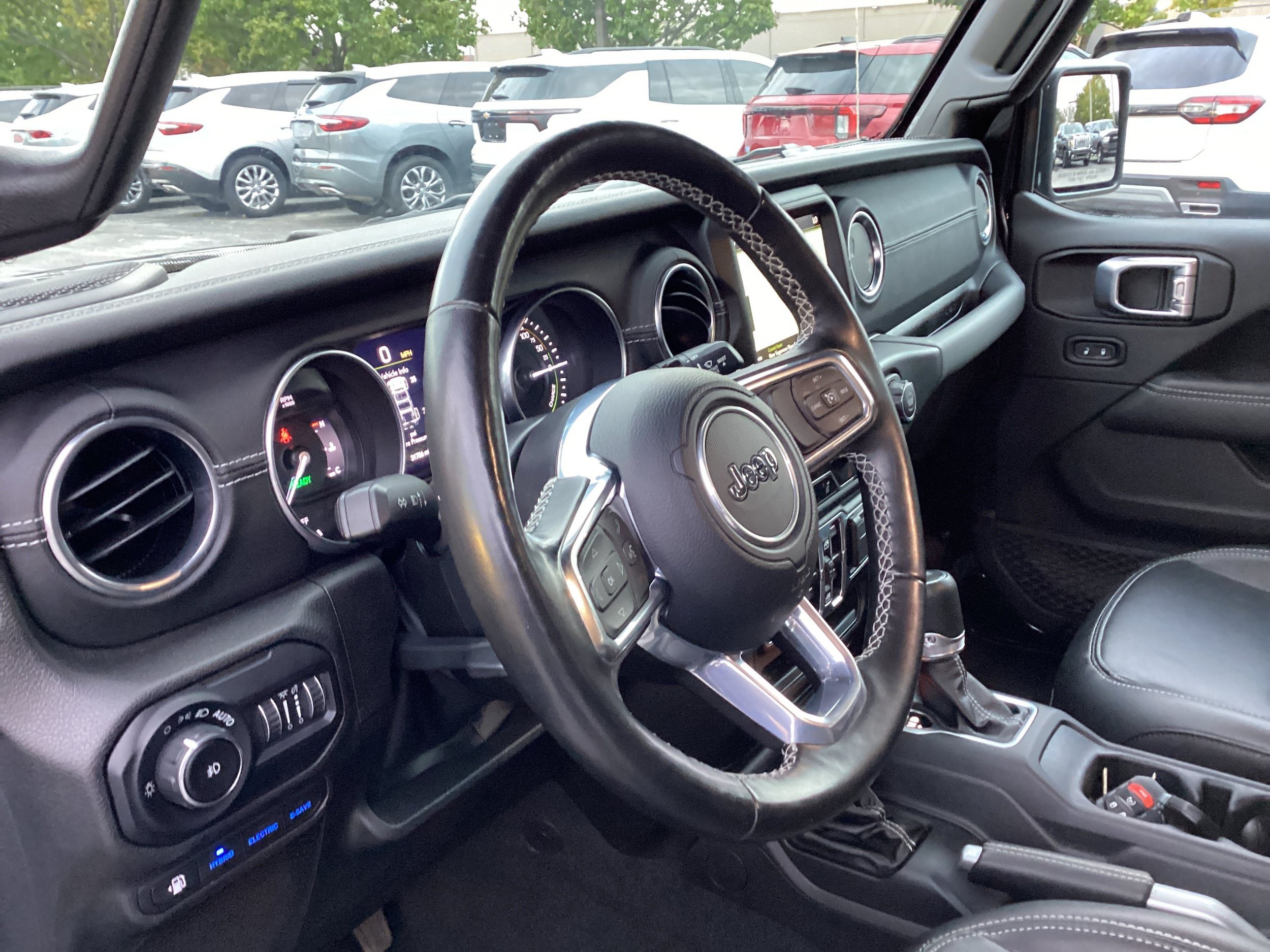 Used 2022 Jeep Wrangler Unlimited Sahara w/ Cold Weather Group AWD/4WD image 11