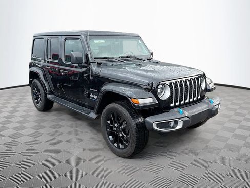Used 2023 Jeep Wrangler Unlimited Sahara w/ Cold Weather Group AWD/4WD image 4