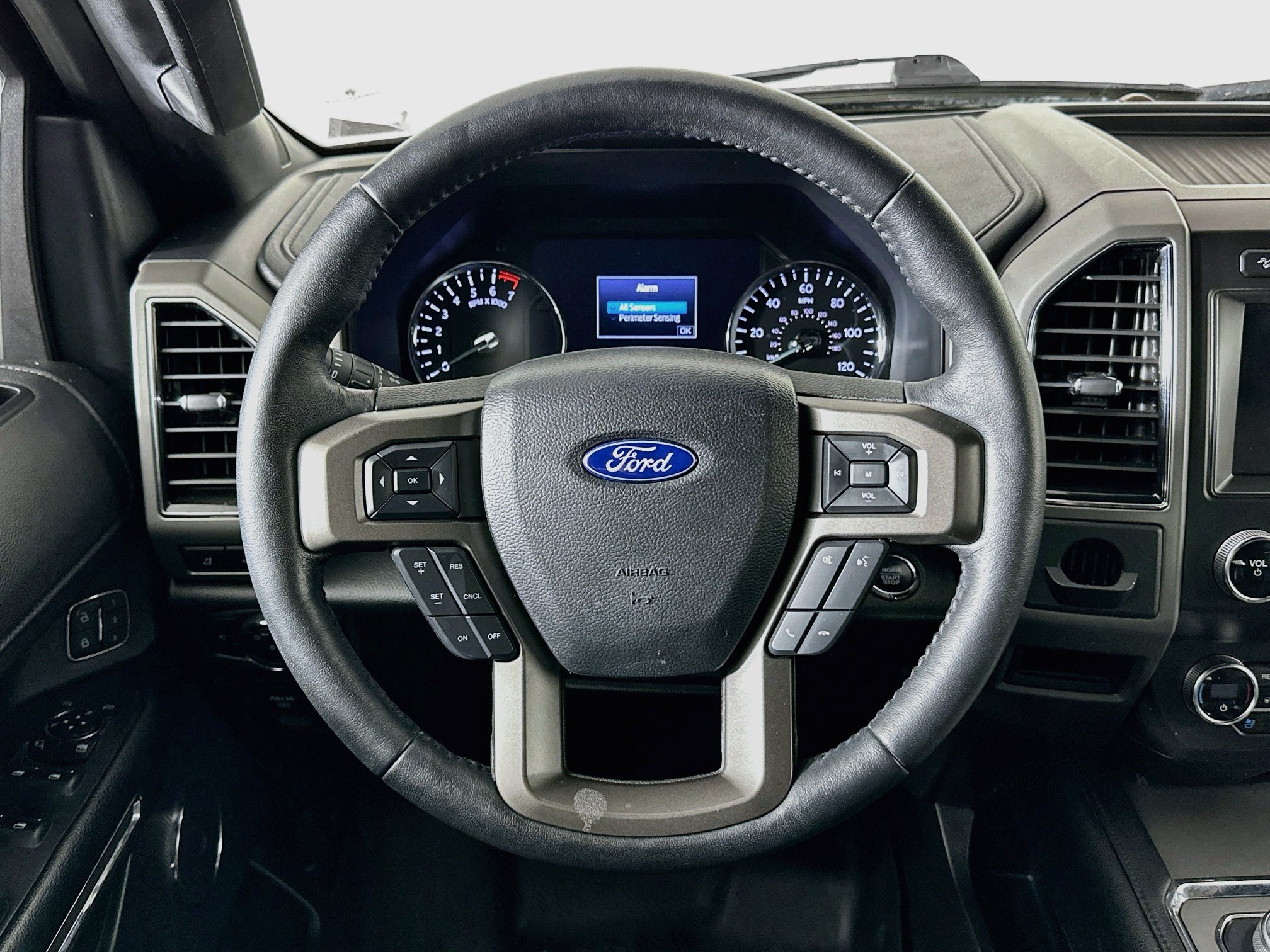 Used 2020 Ford Expedition XLT w/ Equipment Group 202A AWD/4WD image 18