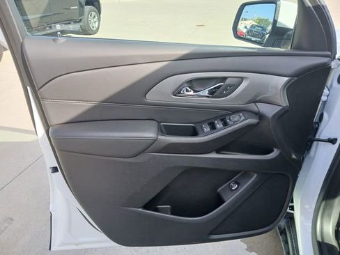 Certified 2023 Chevrolet Traverse LT w/ Rear Camera Mirror Package image 12