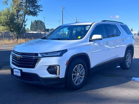 Used 2023 Chevrolet Traverse LT image 4