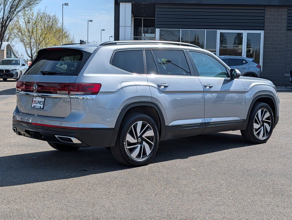 Used 2025 Volkswagen Atlas SE AWD/4WD image 14