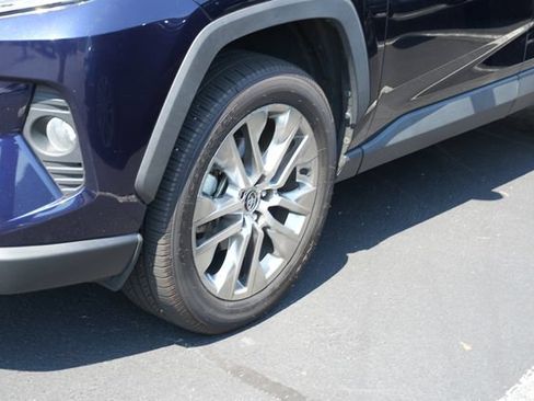 Used 2020 Toyota RAV4 XLE Premium FWD image 7