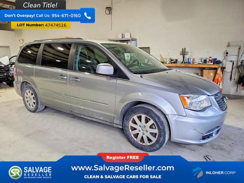 Used 2016 Chrysler Town & Country Touring image 5