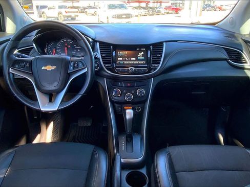 Used 2017 Chevrolet Trax LT w/ LT Convenience Package image 16