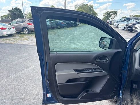 Used 2019 Chevrolet Colorado LT w/ LT Convenience Package RWD image 12