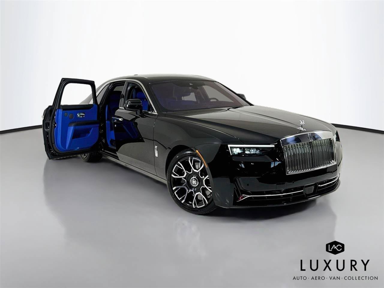 Used 2025 Rolls-Royce Ghost AWD/4WD image 2