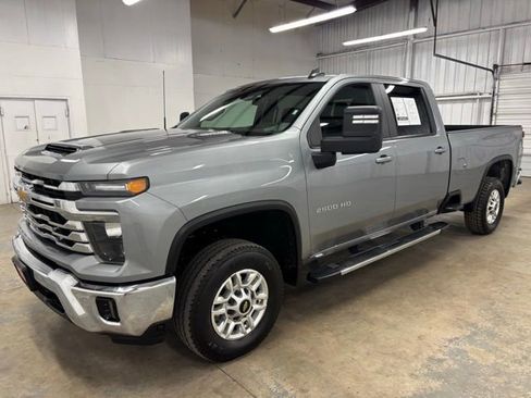 Used 2025 Chevrolet Silverado 2500 LT w/ Convenience Package AWD/4WD image 3