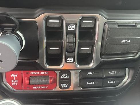 Used 2023 Jeep Wrangler Unlimited Rubicon AWD/4WD image 34