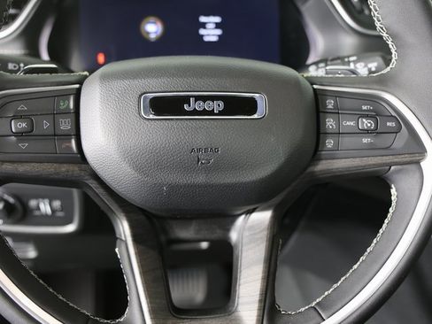 New 2025 Jeep Grand Cherokee Limited w/ Black Appearance Package image 14