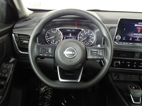 Used 2024 Nissan Rogue S image 22