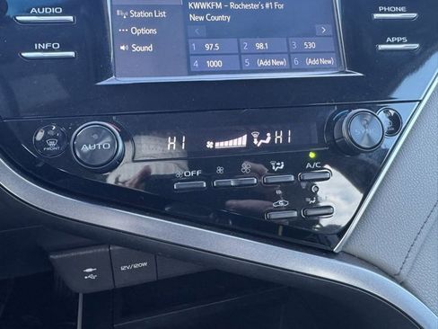 Certified 2018 Toyota Camry SE image 11