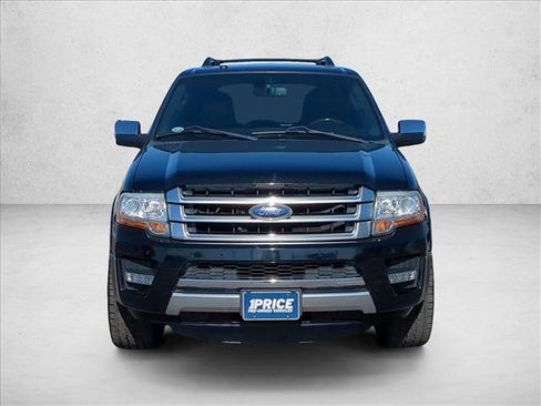Used 2017 Ford Expedition Platinum image 2