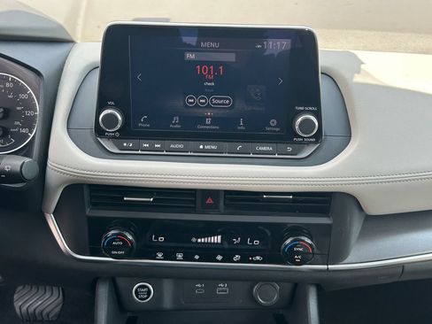 Used 2023 Nissan Rogue SV AWD/4WD image 13