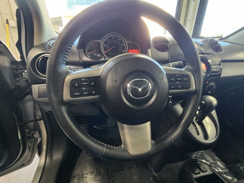 Used 2011 MAZDA MAZDA2 Touring FWD image 33