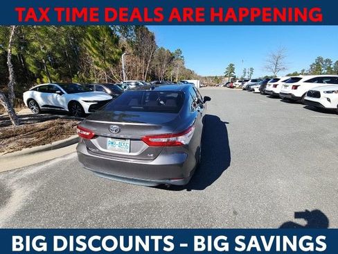 Used 2019 Toyota Camry LE image 10