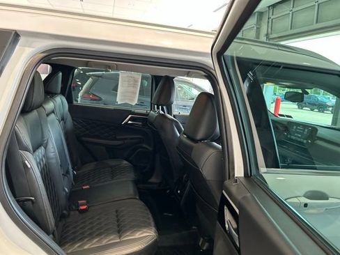 Used 2022 Mitsubishi Outlander SEL AWD/4WD image 17