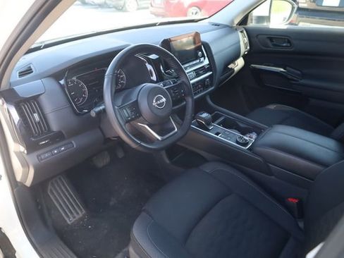 Used 2025 Nissan Pathfinder SV AWD/4WD image 9
