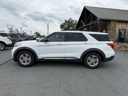 Used 2020 Ford Explorer XLT RWD image 3
