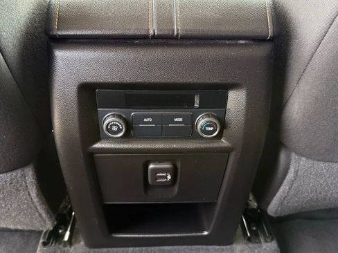 Used 2020 Chevrolet Traverse LS image 14