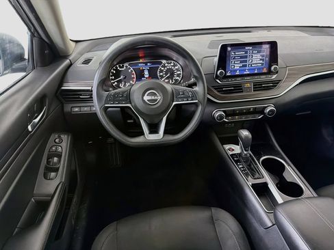 Used 2024 Nissan Altima 2.5 SV FWD image 24