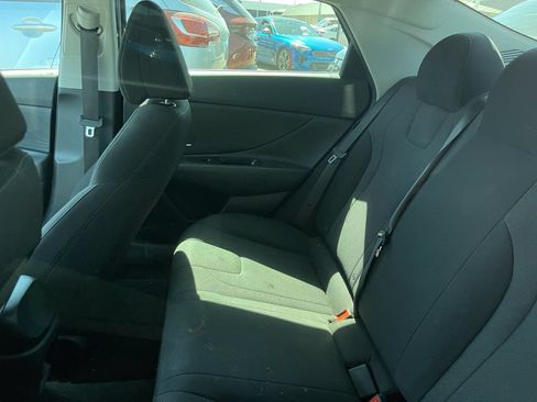 Used 2025 Hyundai Elantra SE FWD image 10