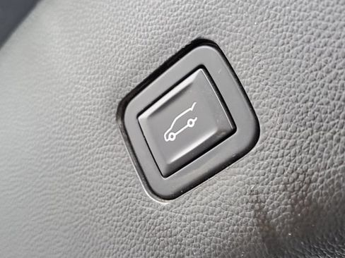 Used 2020 Chevrolet Traverse LT AWD/4WD image 32